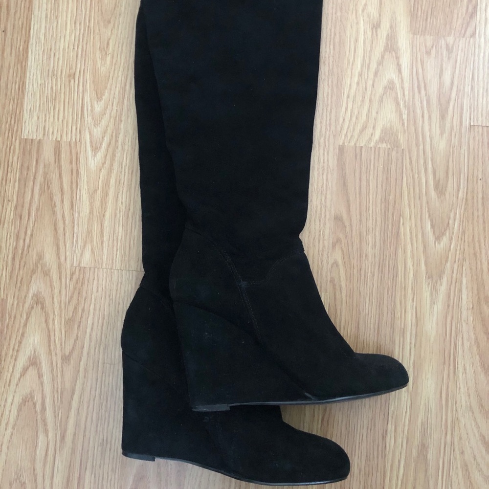 BCBG Black Suede Wedged Boots 👢